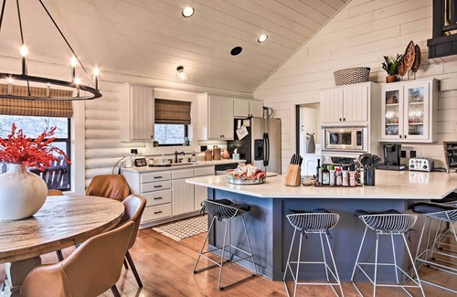 Maysville Cabina | Enchanting Forested Cabin w/ Fire Pit & Grill