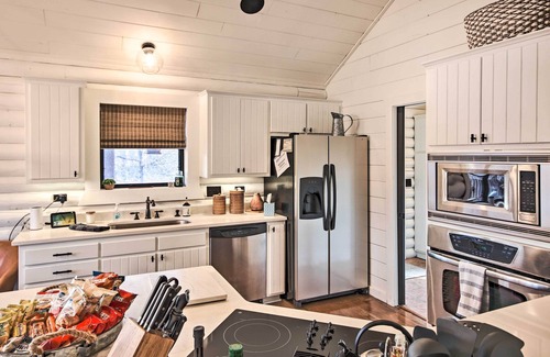 Maysville Cabina | Enchanting Forested Cabin w/ Fire Pit & Grill