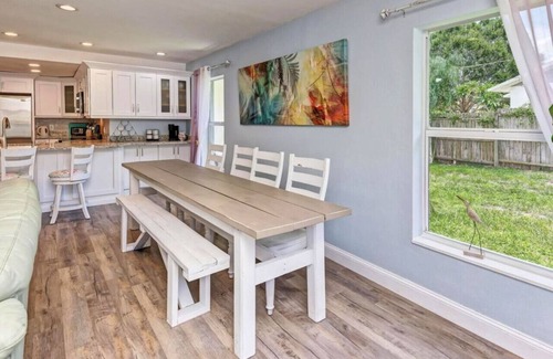 Englewood Casa | Enchanting house, beach, king beds, pool, 3 bdrs