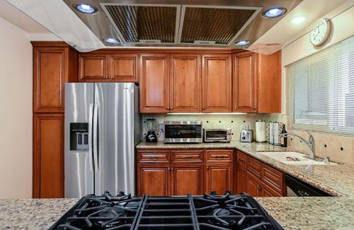 Corona del Mar Casa | Enchanting Iris - Close to Beach