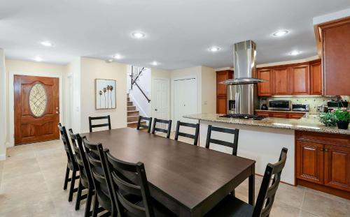 Corona del Mar Casa | Enchanting Iris - Close to Beach