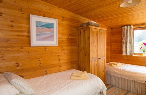 Liverton Cabina | Enchanting Lodge over looking the beautiful South Devon Countryside.