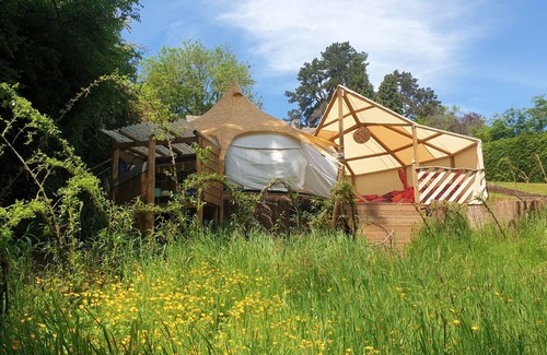 Inchbrook Cabina | Enchanting Lotus Belle Tent. Sauna & PRIVATE Hot Tub. Heart of the Cotswolds