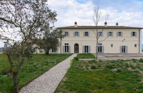 Cortona Villa | Enchanting private villa overlooking Cortona