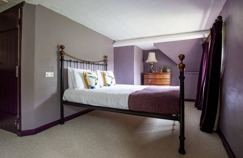 Duntisbourne Abbots Apartamento | Enchanting Retreat at Gardener's Cottage: A Romantic Country Hideaway