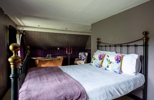 Duntisbourne Abbots Apartamento | Enchanting Retreat at Gardener's Cottage: A Romantic Country Hideaway