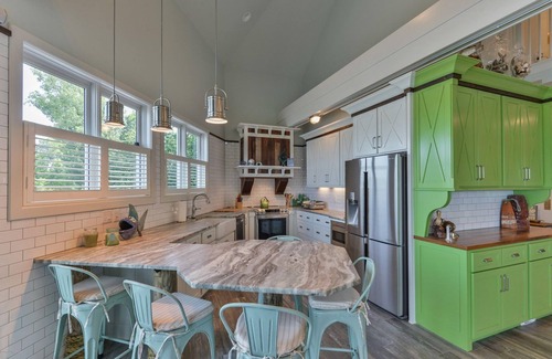 Prospect Apartamento | Enchanting Riverfront Nest! Beautiful 3-Bedroom Lighthouse with Panoramic Views!