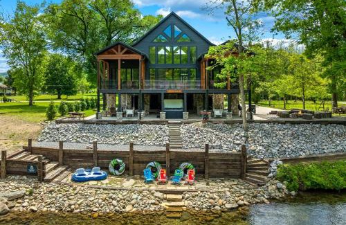 Townsend Casa | Enchanting Riverscape