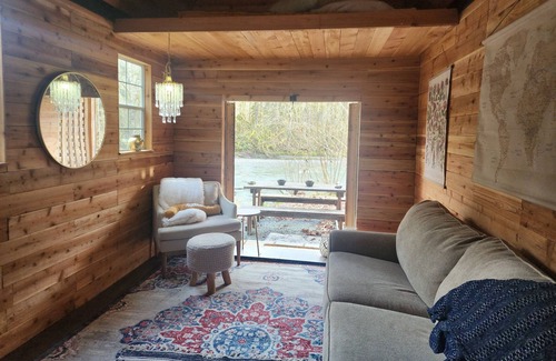 Granite Falls Cabina | Enchanting 1-bedroom cabin in Granite Falls! For the off grid nature lover.