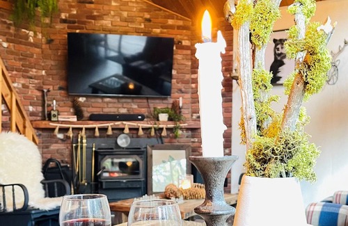 Springville Cabina | Enchanting Tree House with Hot-Tub in Sequoia National Forest/ Monument