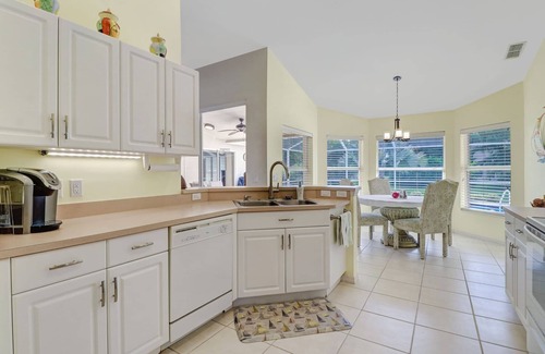 Central Naples Villa | Villa con encanto, piscina privada, bicicletas, kayaks, todas las comodidades.