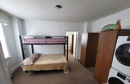 Glen Burnie Cama Y Desayuno | Enchanting Whole House 4 Room Property minutes from BWI airport.
