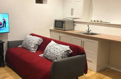 Wall-under-heywood Casa | Enchmarsh Farm Byre is surrounded by beautiful countryside on our working farm.