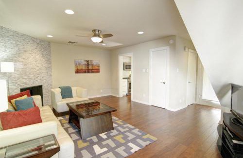 Clarksville Casa | Encinal Condominiums