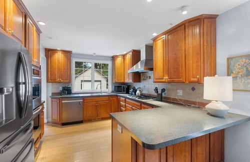 West Irondequoit Casa | Enclosed Porch | Walk to Lake Ontario | Irondequoit | Fire Pit
