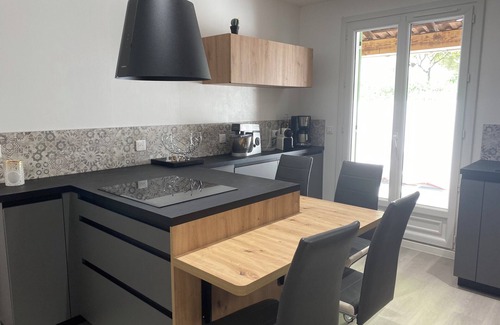 Le Tignet Villa | Villa con aire acondicionado, piscina privada nueva, patio cerrado, planta baja