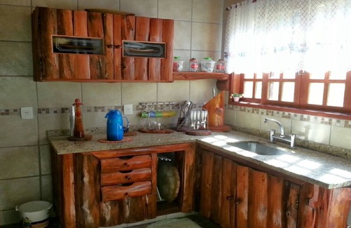 Teresopolis Casa | Encuentro con la naturaleza: 3 SUITES EN PAREJA Y 2 DORMITORIOS CON BAÑO