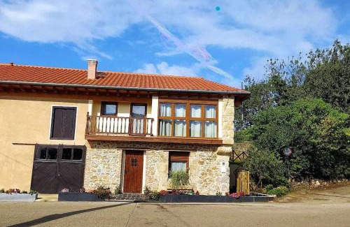 Alfoz de Lloredo Chalet De Esquí | Encuentra el norte en la "Casa del buen camino"