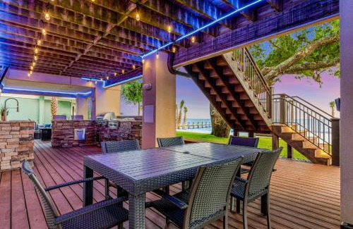 Gulf Breeze Casa | End of the Road