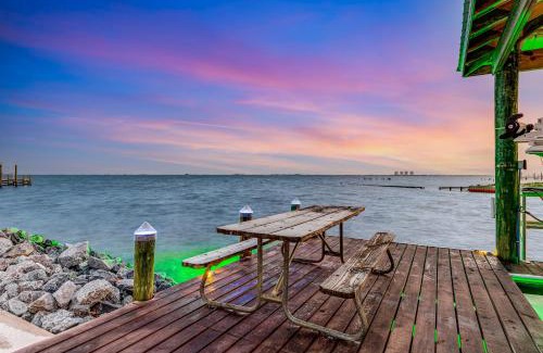 Gulf Breeze Casa | End of the Road