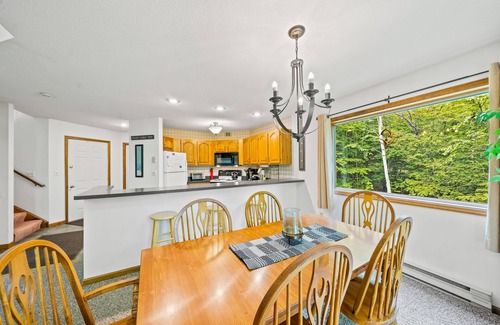 North Creek Casa | End-unit townhome near skiing and golf with deck, gas fireplace, & washer/dryer