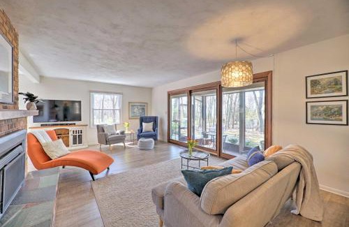 Holland Casa | Endearing Cottage with Fire Pit and Private Beach