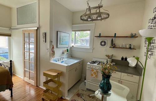 Golden Hill Apartamento | Endearing Golden Hill Studio
