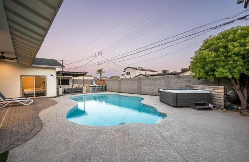 Scottsdale Estates Ten Casa | Endless entertainment and 1.5 miles from Old Town stay at Sunbaked Terrace