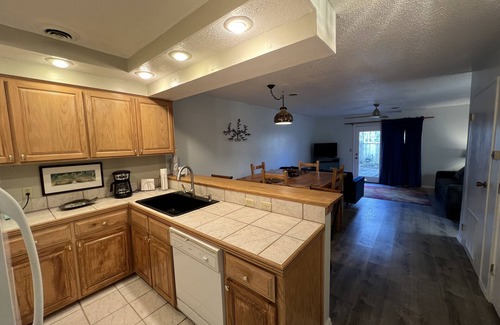 Fairfield Bay Condominio | Endless Fun: Pools, Golf Courses, Bowling, Mini Golf, 100+ Miles of Trails!
