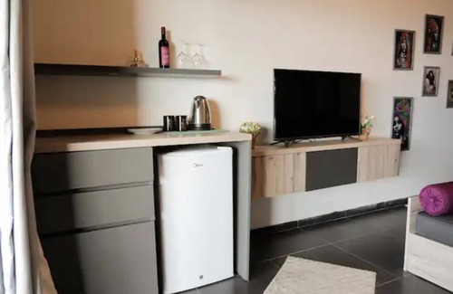 Mastita Apartamento | Endless Horizon - Studio with Sea View Terrace & Jacuzzi in Byblos