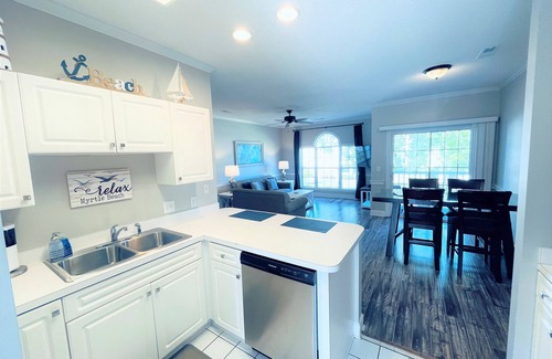 Central Myrtle Beach Condominio | Endless Summer Coastal Condo at Magnolia Place - Pool & Golf Course Views!