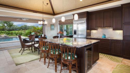 Kamuela Casa | ENDLESS SUMMER Elegant KaMilo Home with Heated Pool and Guest Cottage