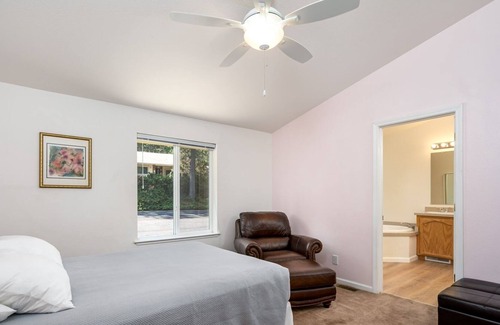 Groveland Casa | Endless Summer - Enjoy Endless Summer, With a Beautiful Sun Deck, Hammocks, and a Gas BBQ by Redawning