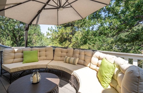 Groveland Casa | Endless Summer - Enjoy Endless Summer, With a Beautiful Sun Deck, Hammocks, and a Gas BBQ by Redawning