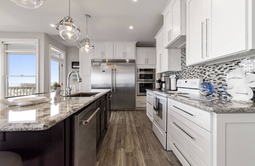 Navarre Beach Casa | Endless Summer-Gulf Front custom home for 20+. Pup friendly!
