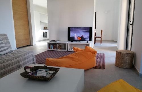Ixia Apartamento | Endless Summer Pool Flat
