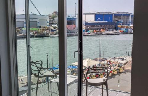 Poole Apartamento | Endless Summer - Spacious Living Space on Poole Quay