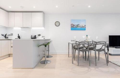Poole Apartamento | Endless Summer - Spacious Living Space on Poole Quay