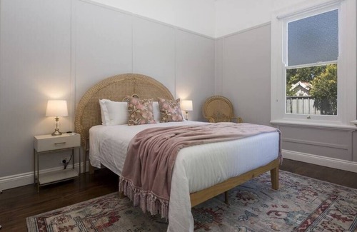 Cessnock Casa | ‘Endsleigh’ - Modern Luxury, Aged Charm