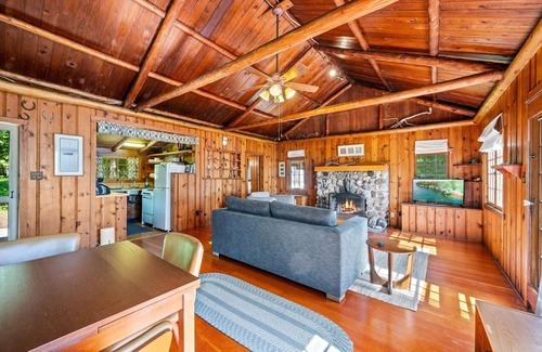 Jacksonport Cabina | "Enduring Memories" Lakefront Cottage in Jacksonport - Newly Furnished for 2024!