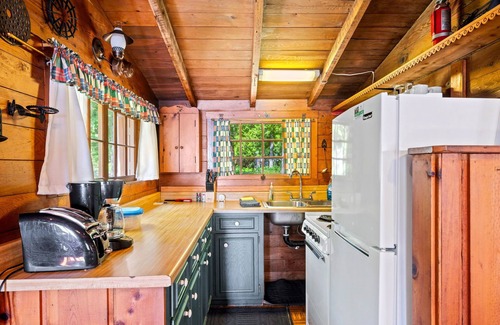 Jacksonport Cabina | "Enduring Memories" Lakefront Cottage in Jacksonport - Newly Furnished for 2024!