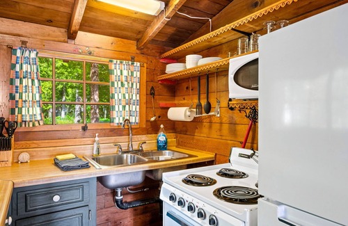 Jacksonport Cabina | "Enduring Memories" Lakefront Cottage in Jacksonport - Newly Furnished for 2024!