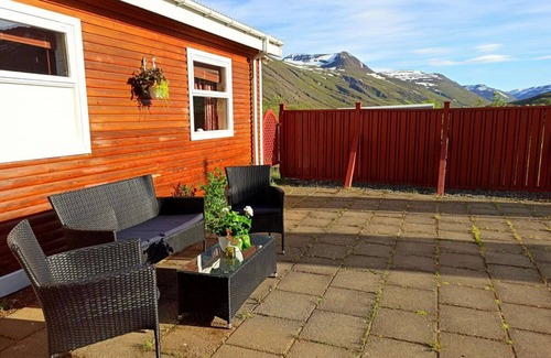 Oxnadalur Valley Casa | Engimyri, a comfy Mountain-surrounded Guesthouse