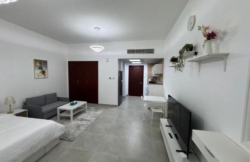 International City Apartamento | England Cluster International City - Bright,Spacious and Well Furnished Studio