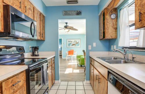 Englewood East Casa | Englewood Duplex with Shared Lanai 7 Mi to Beach!