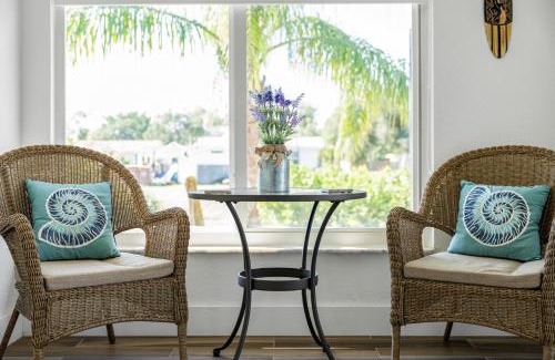 Englewood South Casa | Englewood Escape 3BR Canal Front with Pool