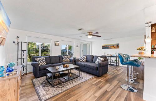Englewood South Casa | Englewood Escape 3BR Canal Front with Pool