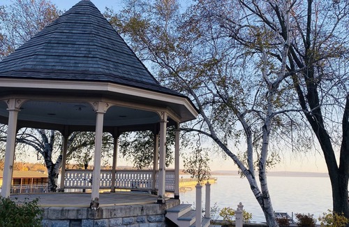 Skaneateles Cabaña | English cottage style circa 1814 stone school house - Skaneateles, NY
