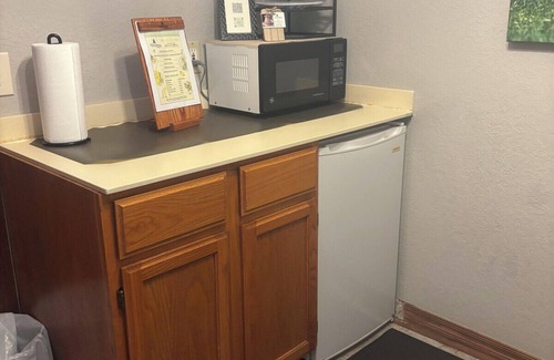 Norman Apartamento | English Room at Whispering Pines Inn