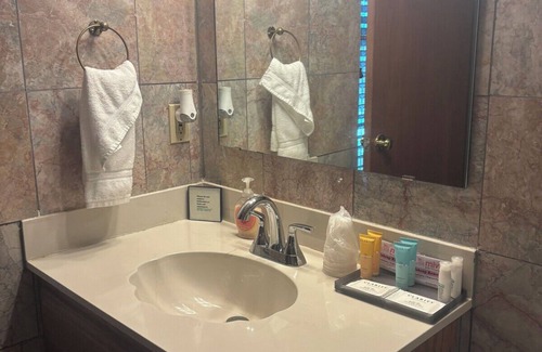 Norman Apartamento | English Room at Whispering Pines Inn